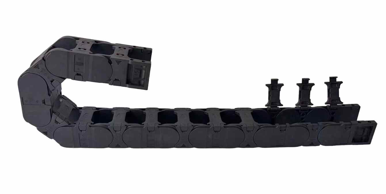 All-black side-opening internal height 45mm cable carrier